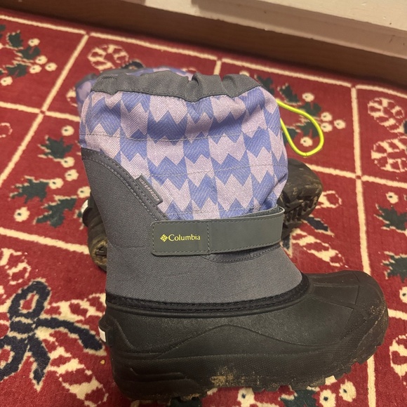 Columbia Other - Durable Columbia snow boots for kids. Black base with lavender chevron design. I